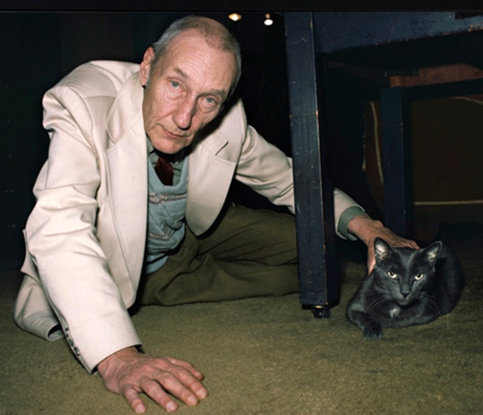 Burroughs con gatto